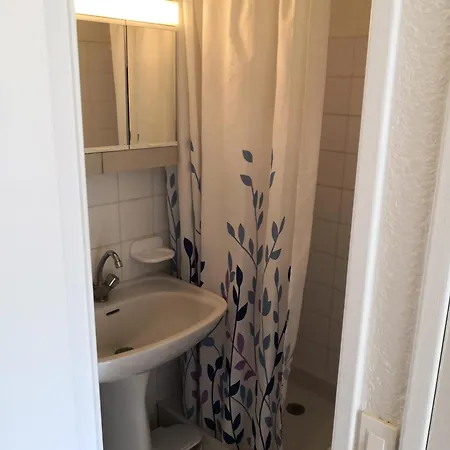 Appartement Calme à Giens , 2 Pas Du Port Et Des Plages