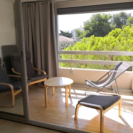 Appartement Calme à Giens , 2 Pas Du Port Et Des Plages
