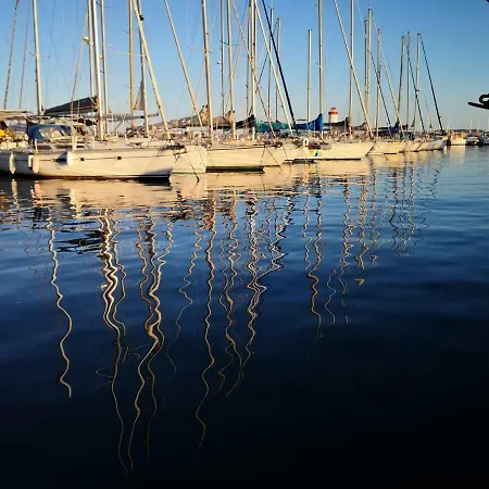 Apartment Calme A Giens , 2 Pas Du Port Et Des Plages